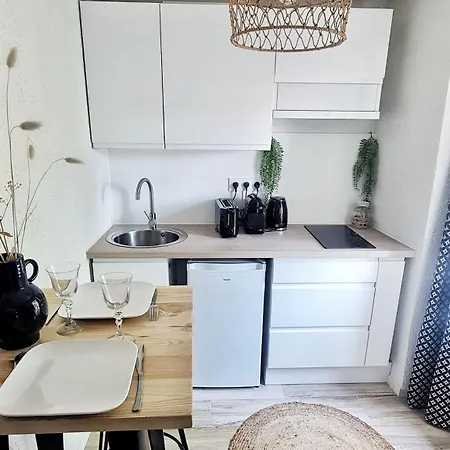 N3-barbacane-pieds Cite-clim Mobile Apartment Carcassonne