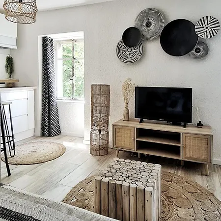 N3-barbacane-pieds Cite-clim Mobile Apartment Carcassonne